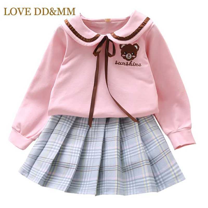 LOVE DDMM Girls Sets Childrens Wear Girls Letter Bear LongSleeved TShirts Layered Skirts Suit For Girl L250926CKUU