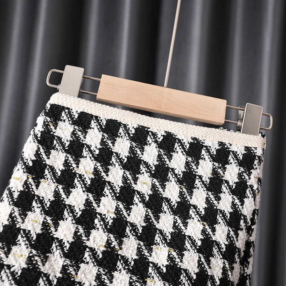 Baby Girls Set Clothes Plaid Pattern Cotton Children Clothing Autumn Fashion Girl Elegance Twopiece Dress Suit Kids Skirt Suits L250926QUYM