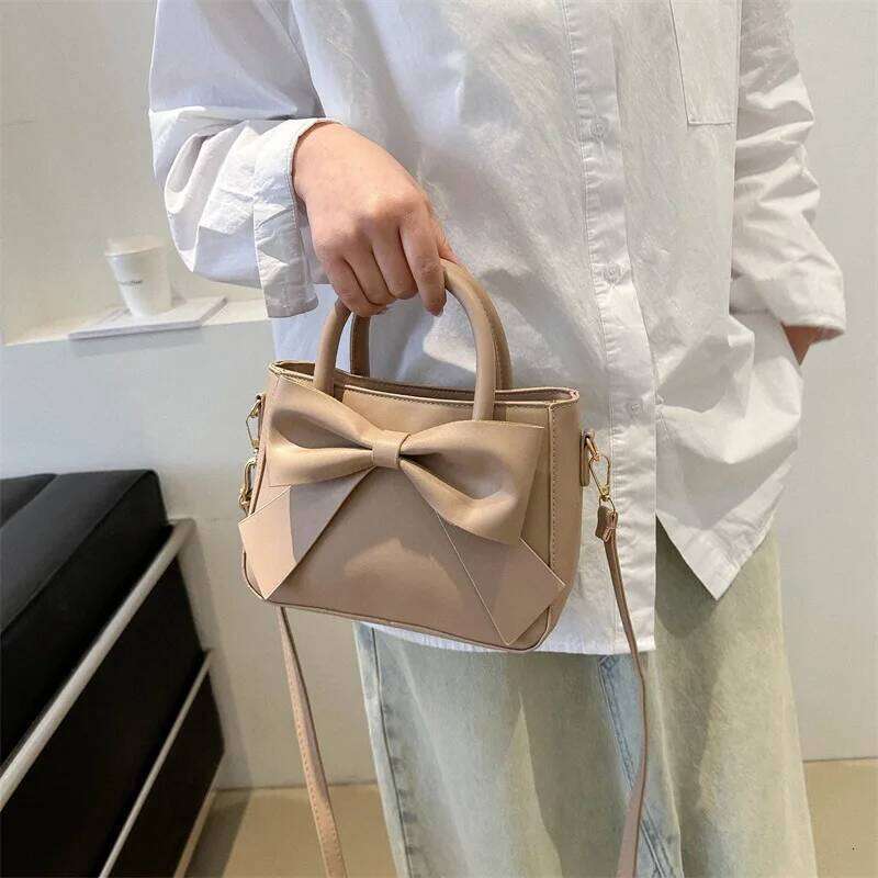 Fashionable retro single shoulder small square bag with bow design, hand-held crossbody bag, handbag