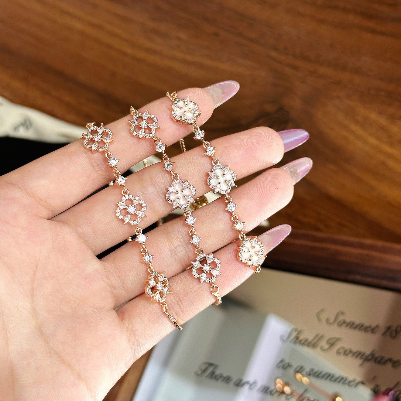 Full Dia Lucky Four-Leaf Clover Petal Light Niche Exquisite High-End Bracelet Accessory