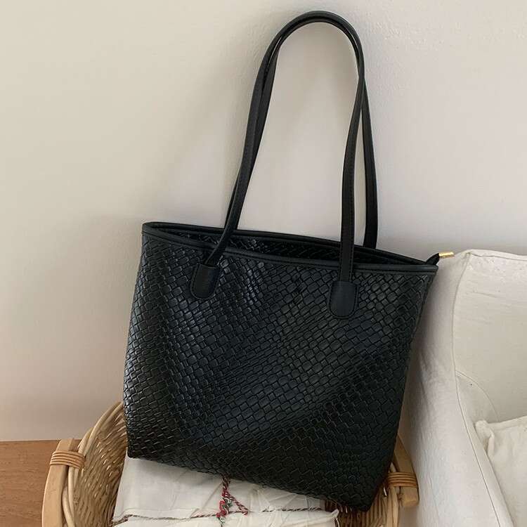 Best Seller Designer Bag Women's 2025 New Large Capacity Black Handbag For Work And Commute Woven Tote Bag Trendy