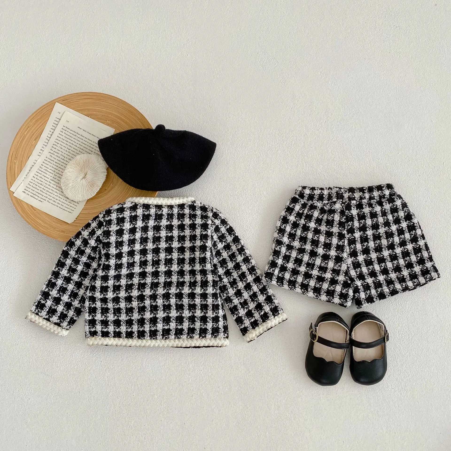New autumn baby clothes for 24 years old baby girl suit black and white plaid longsleeved coat shorts L250926SPIT