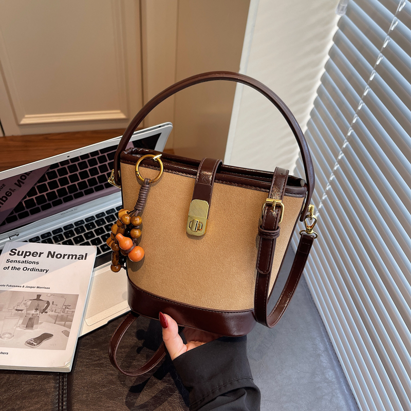 Ladies' elegant casual large capacity shoulder bag, simple and fashionable shopping and commuting new style, ladies' crossbody bag, students