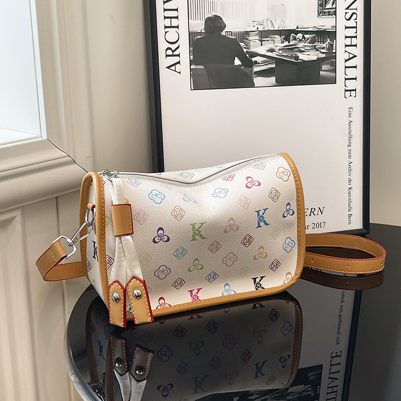 Free delivery designer bag Bag Fashionable crossbody bag for women with smooth and casual lines