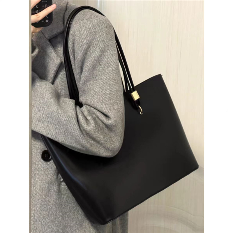 2025 new women's large capacity bag high-end handbag luxury bag autumn and winter new single shoulder armpit bag designer bag