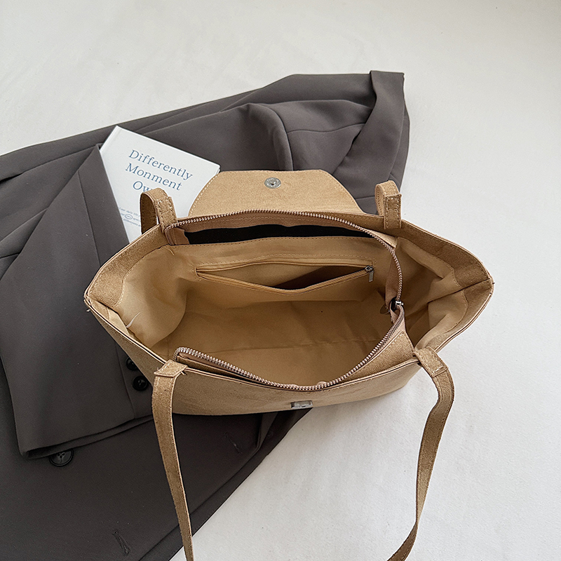 2025 New Casual Elegant Luxury Fashion Shoulder Bag Large Capacity Simple Shopping Commuter Backpack Student Youth Lightweight Crossbody Bag