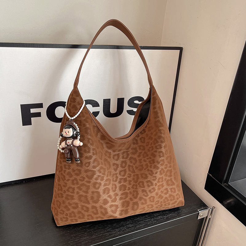 New ladies' elegant and casual large capacity shoulder bag, simple and high-end fashion shopping commuting crossbody bag, student lightweight cro