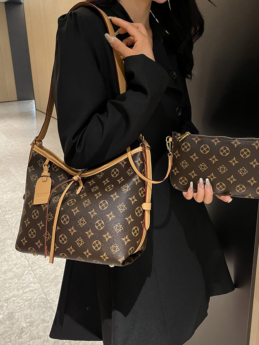 Free delivery single-shoulder armpit bag large capacity tote bag women's new temperament one-shoulder commuting bag crossbody bag printed tote tr