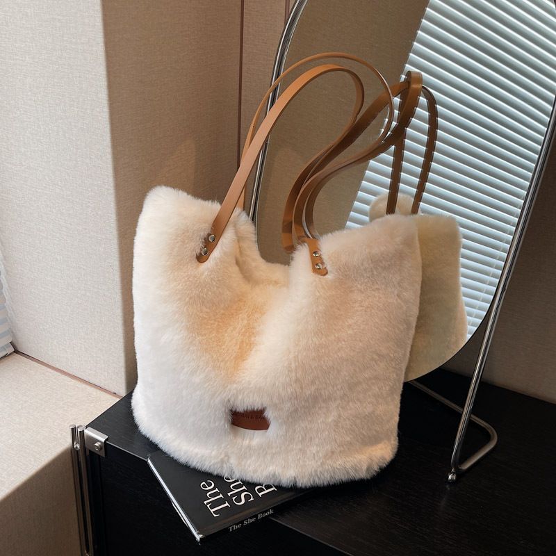 Autumn women's shoulder bag new niche design furry Bag design fashionable personality atmospheric style simple handbag light luxury designer bag