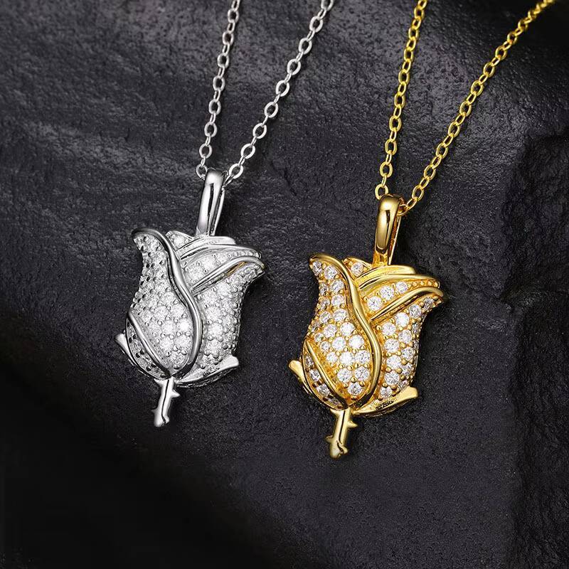 2023 Fashion S925 Silver Inlaid Moissanite Necklace Personalized Rose Pendant