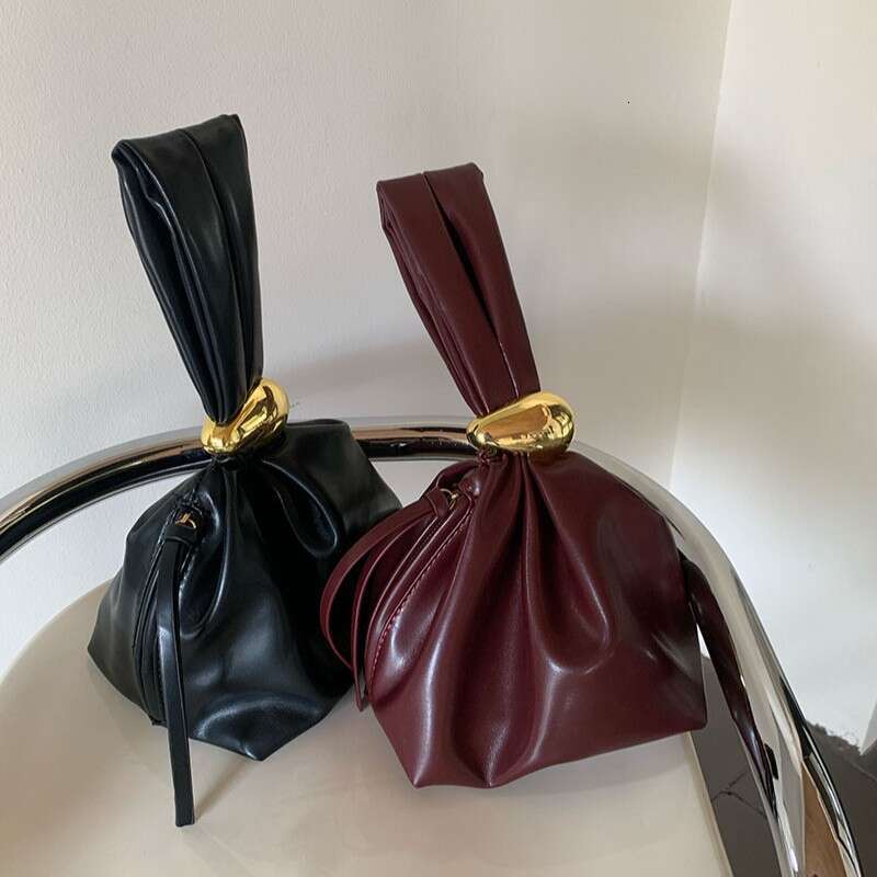 Best Seller Designer 2025 Versatile Pleated Cloud For Women, Textured Niche Design Handbag, Ins Popular Commuter Small Tote Bag