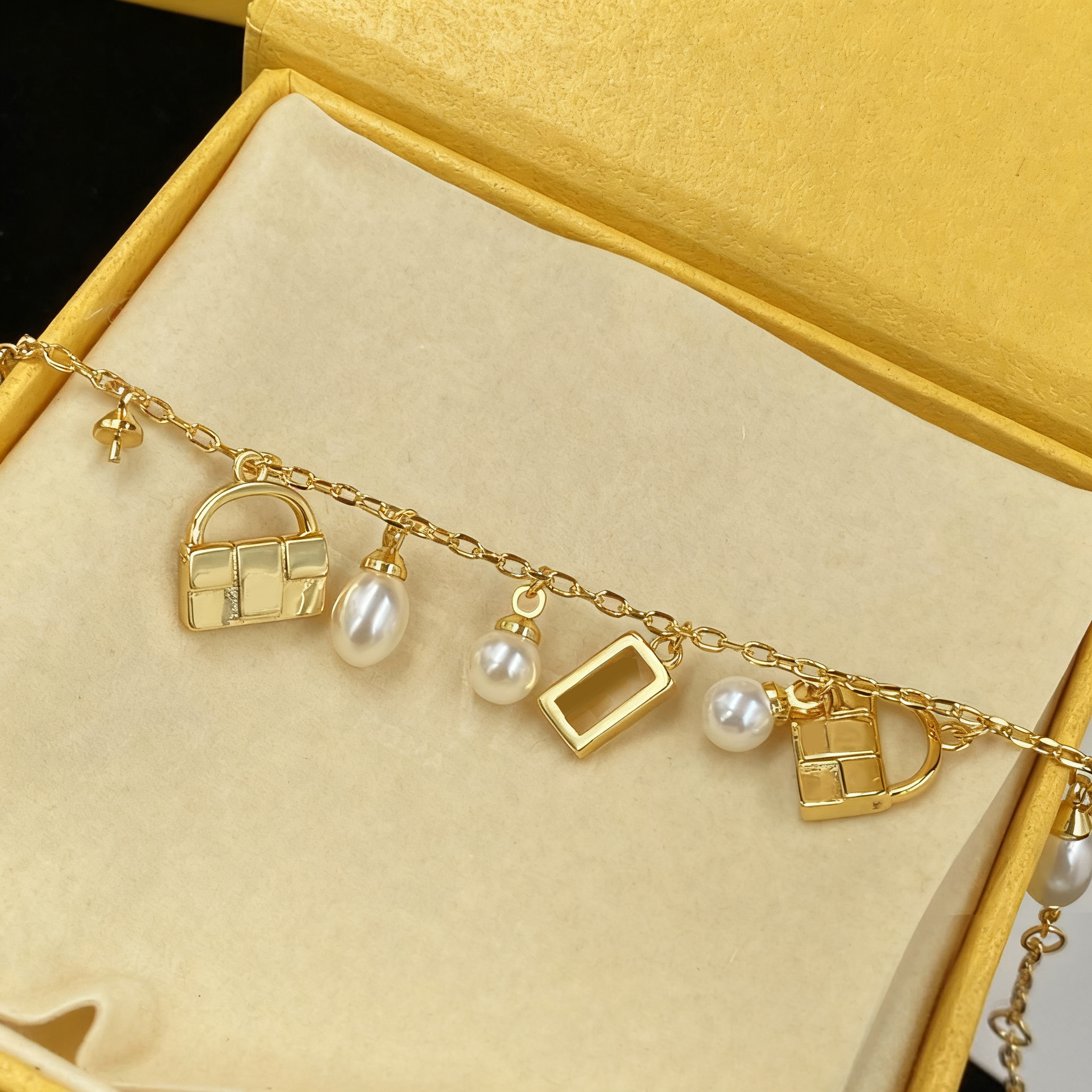 CXSHU9283 Fashion Exquisite Bracelet Necklace Vintage Retro Sparkle Jewelry Fashionable Designer Earrings Ear pieces Delicate Ear studs for Wedding Parties