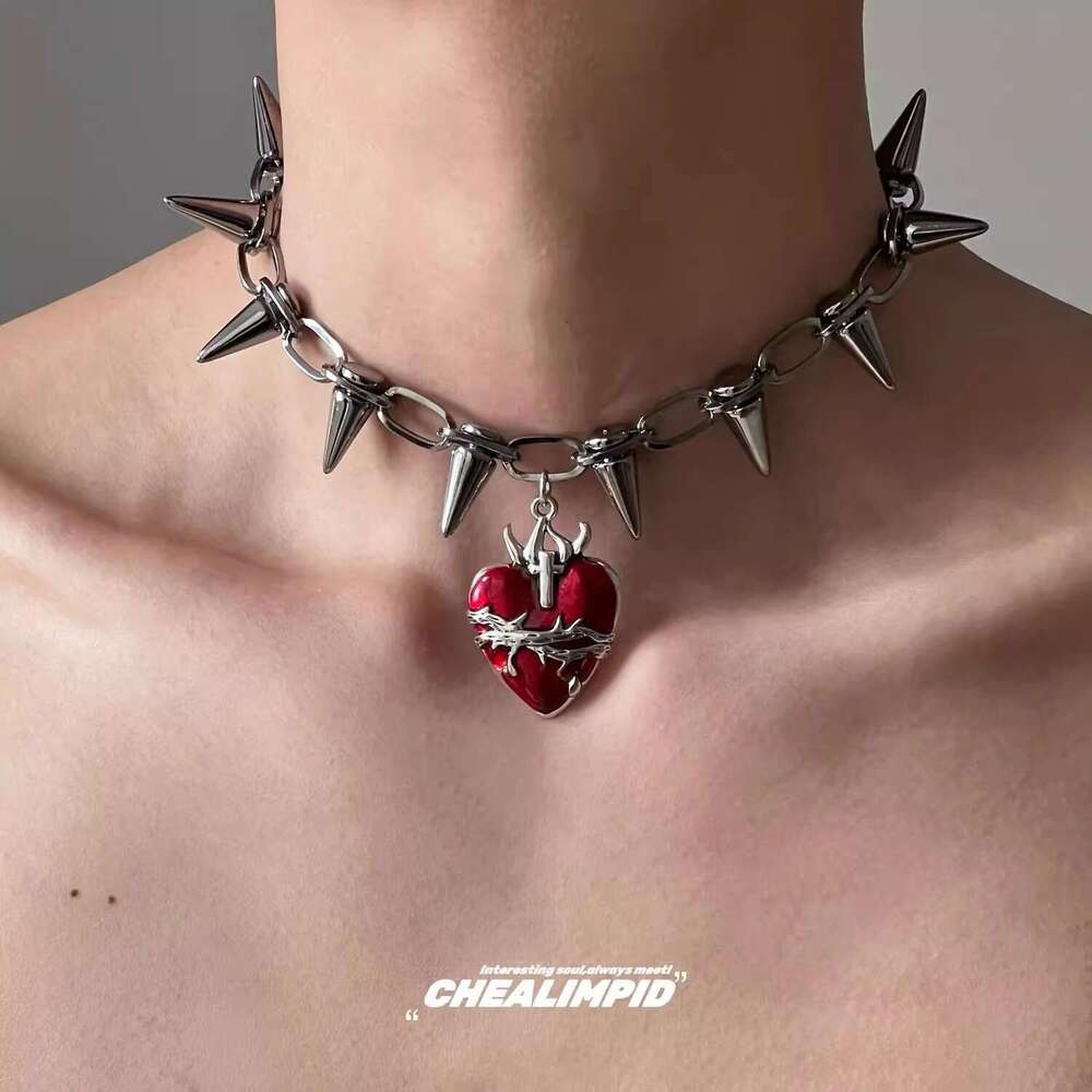 Yabi Culture Confinement Heart Rivet Punk Necklace Y2K Hip Hop Street Unisex Dark Style Clavicle Chain Rock style spiked choker