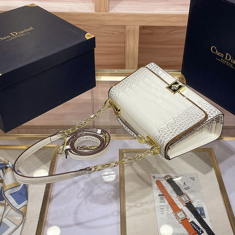 Designer bags Crossbody small square bag women's 2025 new trendy fashion foreign style shoulder bag retro chain bag women