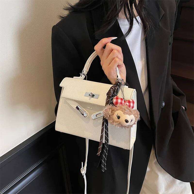 High-End Unique Minimalist Crossbody Handbag For Women With Vintage Fashionable Letter Leather And Spacious Commuter