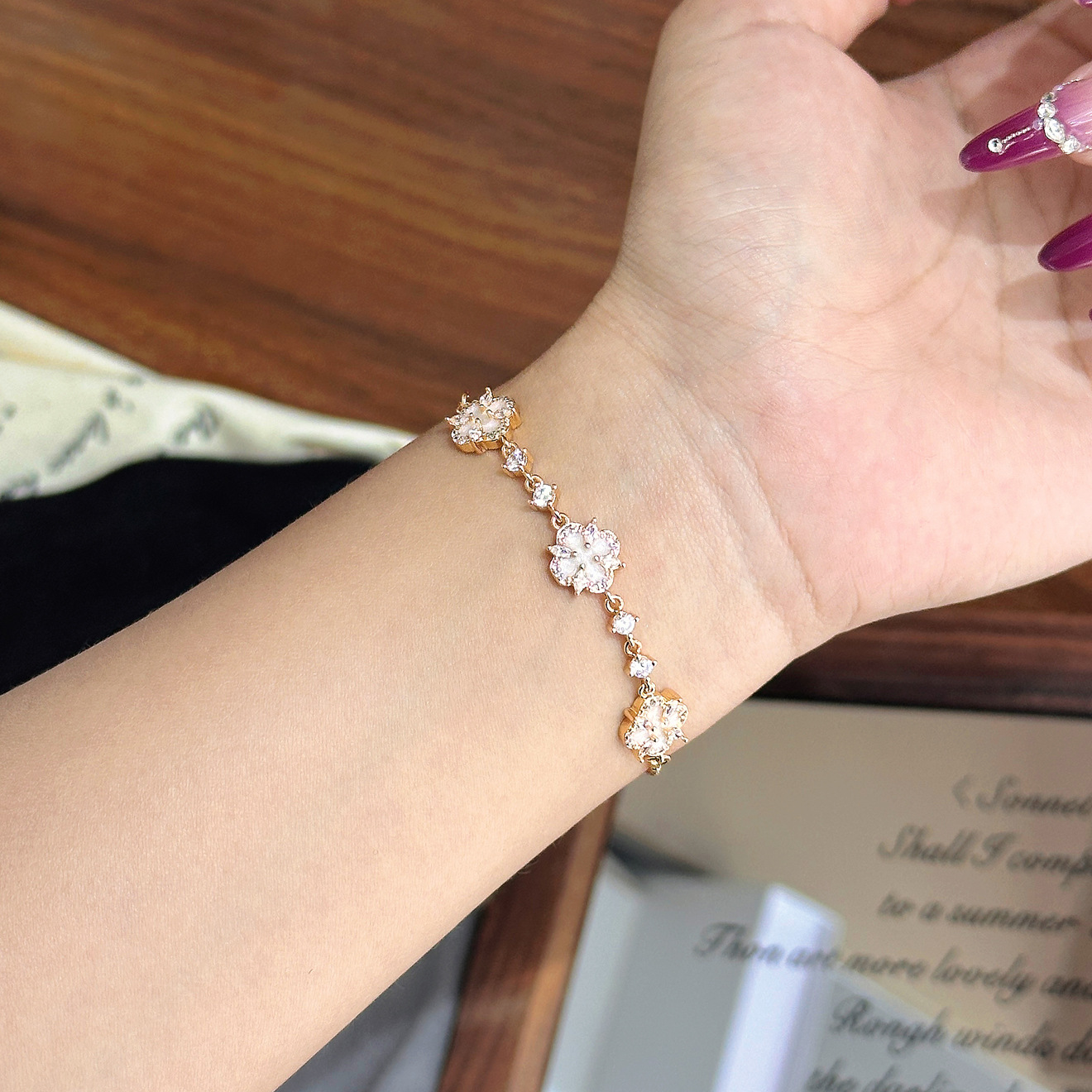 Full Dia Lucky Four-Leaf Clover Petal Light Niche Exquisite High-End Bracelet Accessory