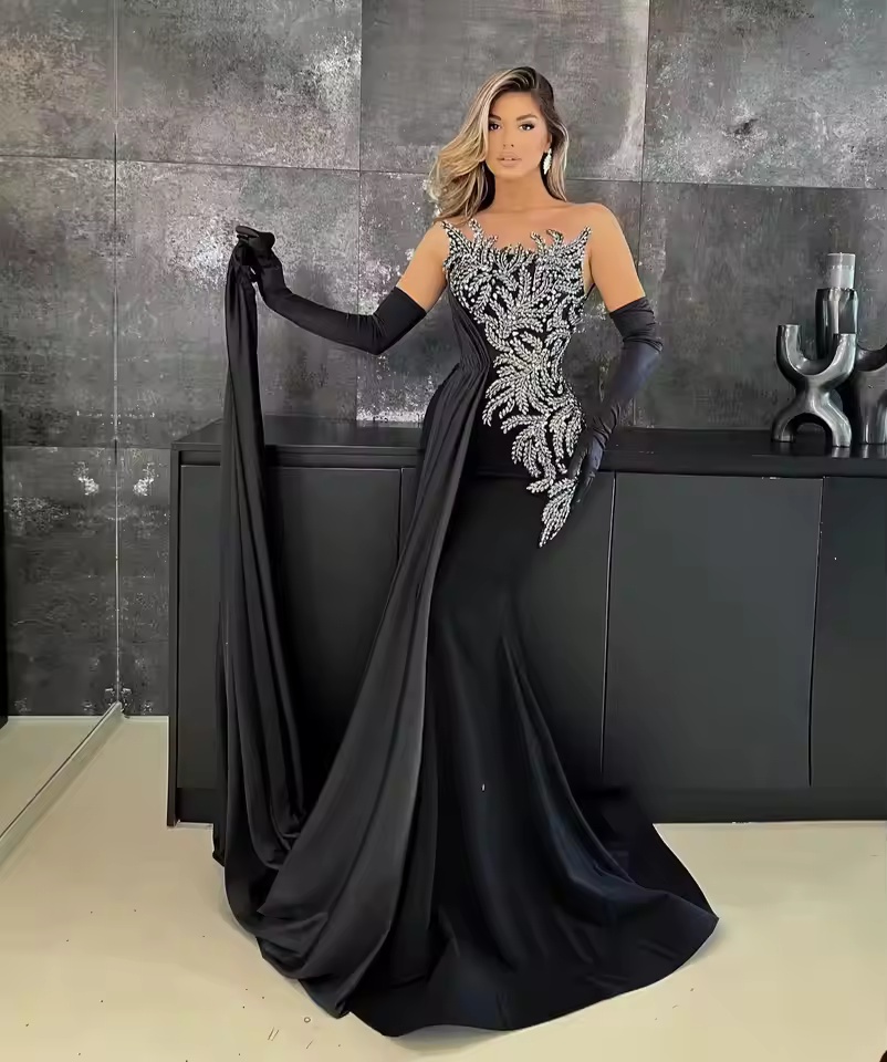 Stylish Evening Dresses Strapless Prom Gowns Crystal Rhinestone Sleevesless Princess Sweep Train Customized Vestidos De Noche Plus Size