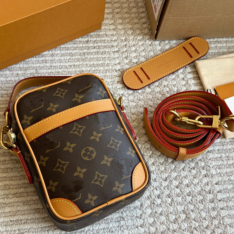 2025 Designer's Luxury Fashion handbag Featuring Iconic Print vintage fashion elegant,Travel companion handbag