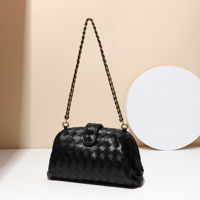 Fashionable Simple New Handbag for Women Handwoven Gold Chain Shoulder Underarm Cloud Clip Bag
