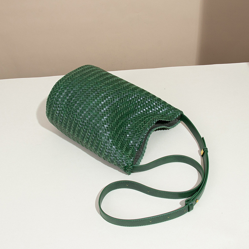 New Women's Soft Leather Tote Handmade Woven Large Capacity Versatile Shoulder Bucket Crossbody Bag