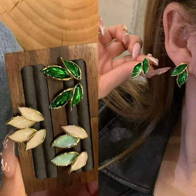 Korean Minimalist Fashion Leaf Niche Design High-end Light Earrings Forest Style Personality Versatile Ear Jewelry