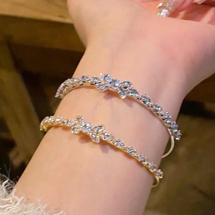 Gold - Toned Crystal - Embellished Butterfly - Shaped Cuff Bracelet Delicate Daily & Glamorous Jewelry Gift For Her High - Quality And Eye - Catching 