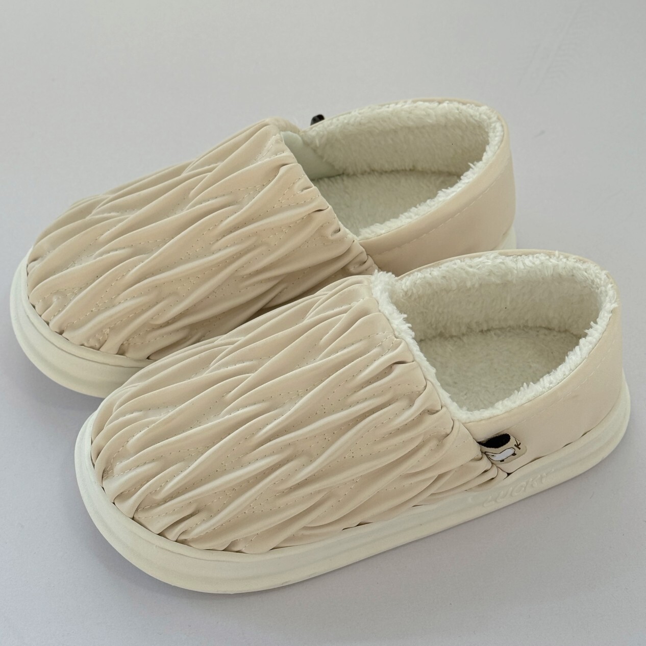 Yuangang Wrinkled Heel Slippers Women, Autumn and Winter Indoor Warm Non-Slip Outdoor Wear 2023 New Cotton Shoes for Men ddmymarket