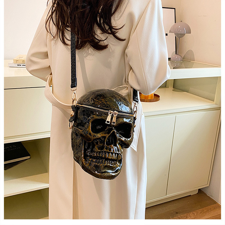 Halloween creative funny personality ghost head bag metal skull retro style crossbody bag Halloween shoulder bag Bag light luxury designer bag
