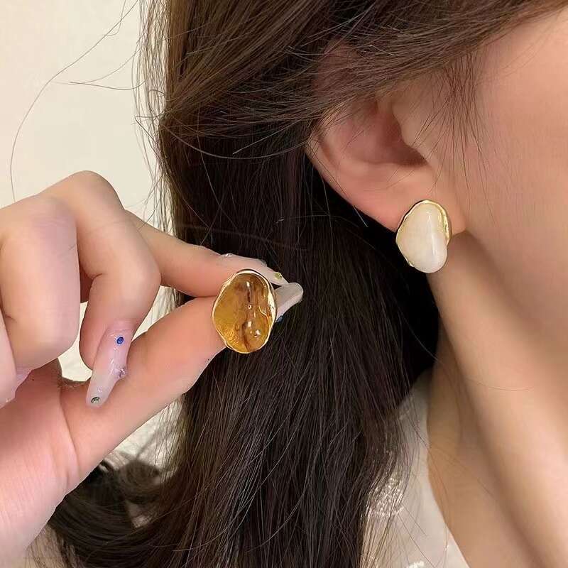 Melard Style French High-End Amber Niche Simple Fashion Earrings Light Temperament Ear Jewelry