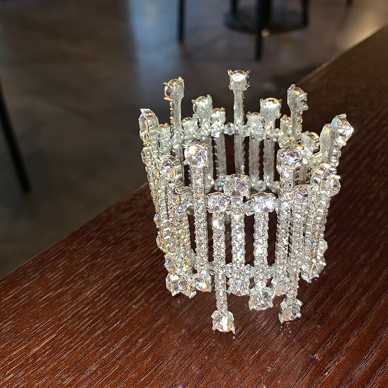 Silver - Toned Crystal - Encrusted Crown Decor Delicate & Luxurious Ornament High - Quality And Sparkling Accessory For Gifting Or Display