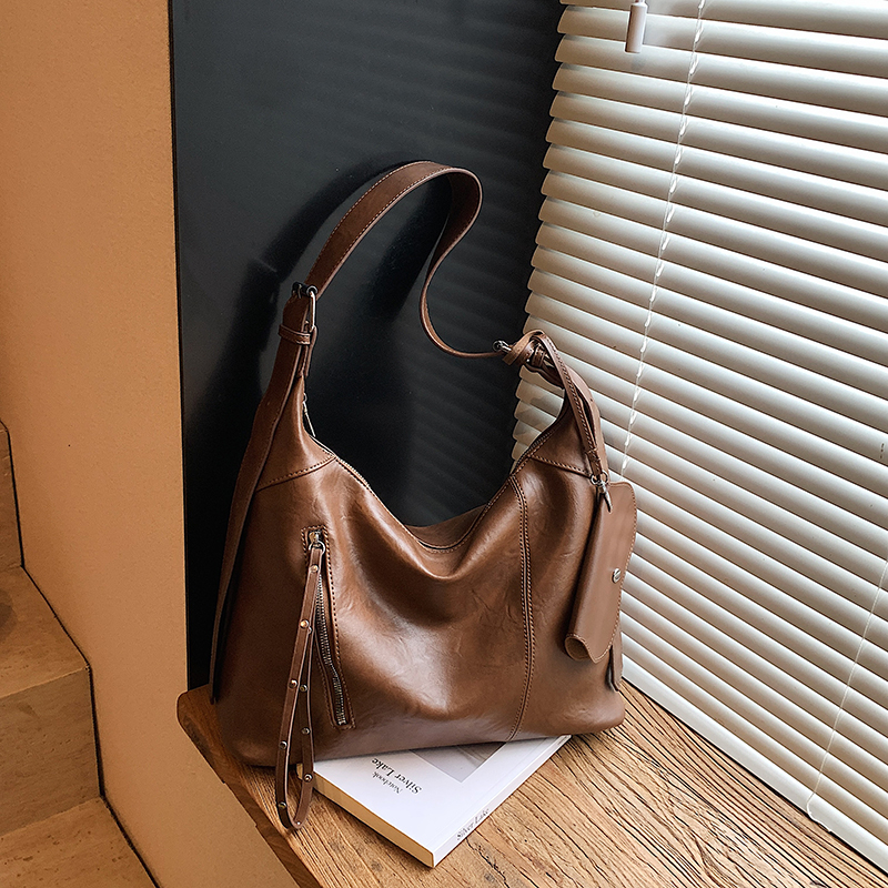 Elegant, luxurious, fashionable shoulder bag with large capacity, new minimalist shopping and commuting backpack, student leisure, youth, lightweight 