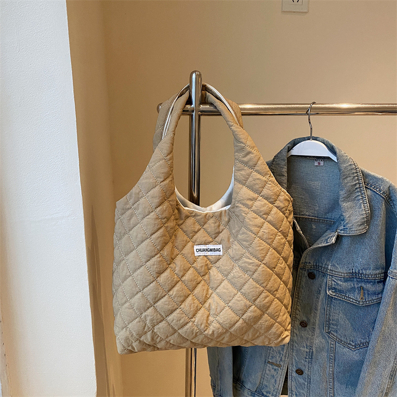 New ladies' elegant casual large capacity shoulder bag, simple and fashionable shopping commuting crossbody bag, student lightweight crossbody ba