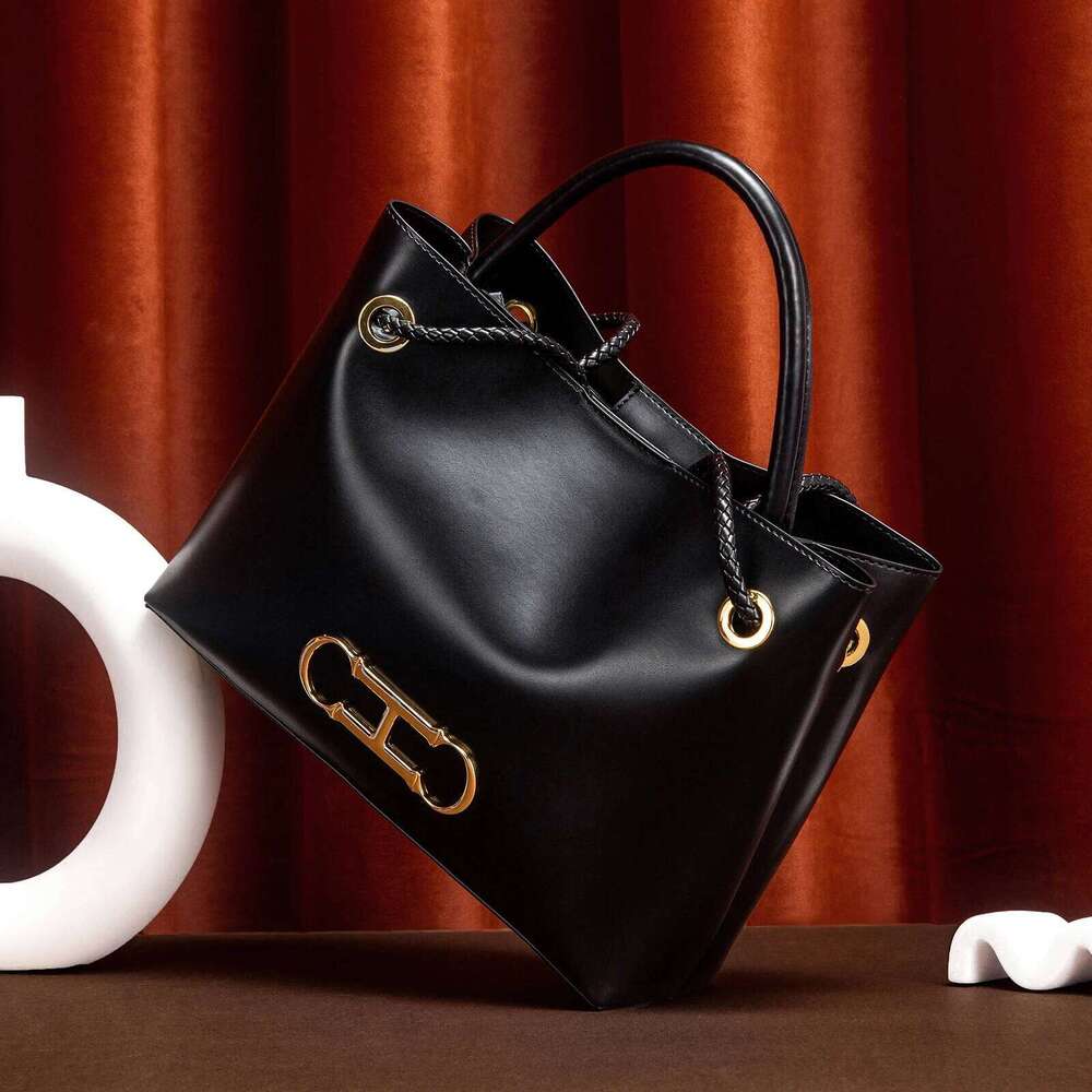 Designer Bag Classic Design Handbag Business Commuter Large Capacity Solid Color Women's New Shoulder Bag