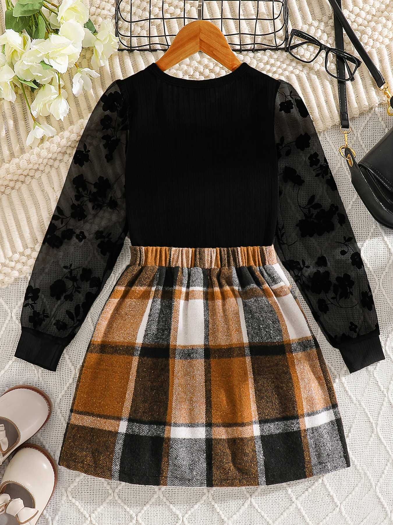 Childrens clothing girls autumn fashion set thin black round neck topcoffee small white plaid skirt L250926EKF8