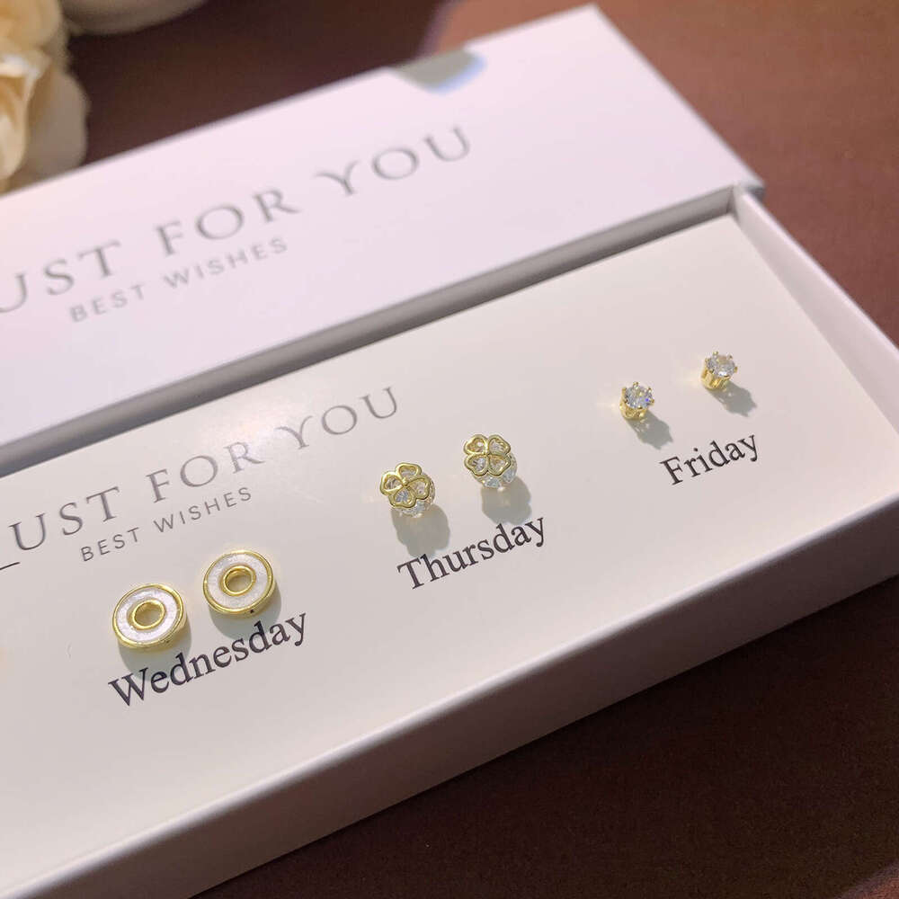 Heart-shaped Small Leaf Earrings Simple Weekly Gift Box Set 7 Pairs Cute Cat Ear Bone Studs Women's Jewelry