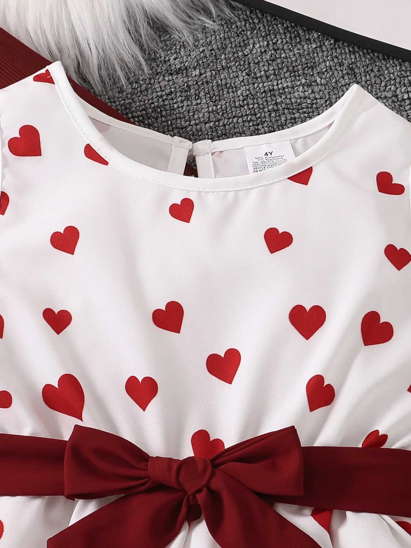 Spring Autumn Casual Cute Girl TwoPiece Set Red Vest HeartShaped Floral Skirt Fashion Outfit for Girls L250926TSKN