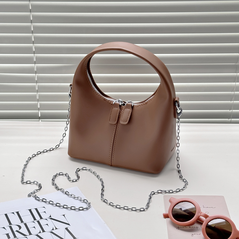 Ladies' elegant casual large capacity shoulder bag, simple and fashionable shopping and commuting ladies' crossbody bag, student lightweight