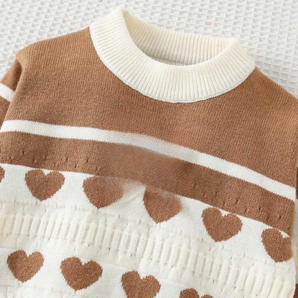 Bear Leader Autumn Fashion Knitted Girls Clothes Love Printed Long Sleeved TopPleated Skirt Winter College Style Childrens Set L250926NLUI