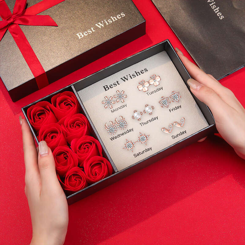 Weekly Earrings Women, Niche Design, Light Style, Four-Leaf Clover Earrings, Heart-shaped Ear Jewelry, Gift for Girlfriend's Birthday