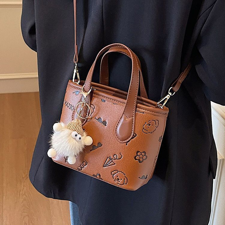 Autumn women's bucket bag new trend design elegant and compact luxury designer bag Bag fashionable niche design shoulder bag