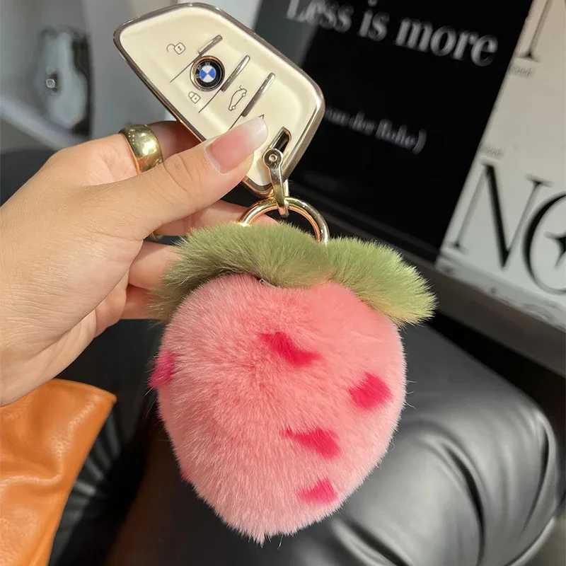 Rabbit Fur Keychain Plush Cute Cream Strawberry Bag Charms Phone Keychain Women Handbag Pendnat Car Keyring Jewwlry Ring GiftXJ250928