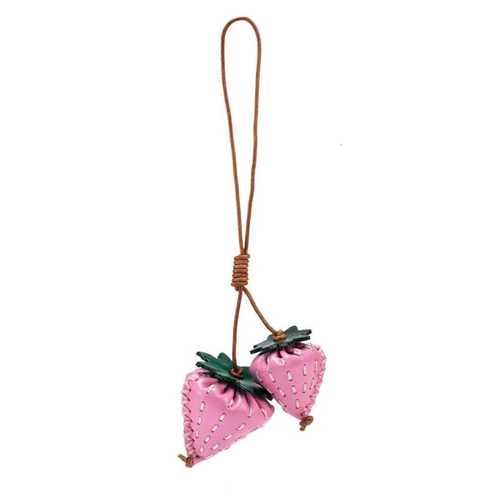 Luxury Trendy Hanger Fruit Pendant Pear Strawberry Leather Keychain Creative Handmade Bag Pendant Bag Ornament Y250928as