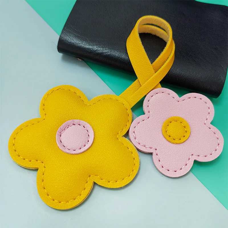 Luxury Contrastcolor Flower Bag Charm Creative PU Leather Sunflower Keychain Bag Accessory Y250929as