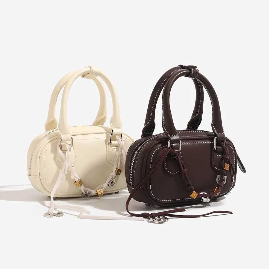 Super Fire Toast Handbag 2025 Womens New Fashion Foreign Style Shoulder Messenger Bowling Bag Z250928