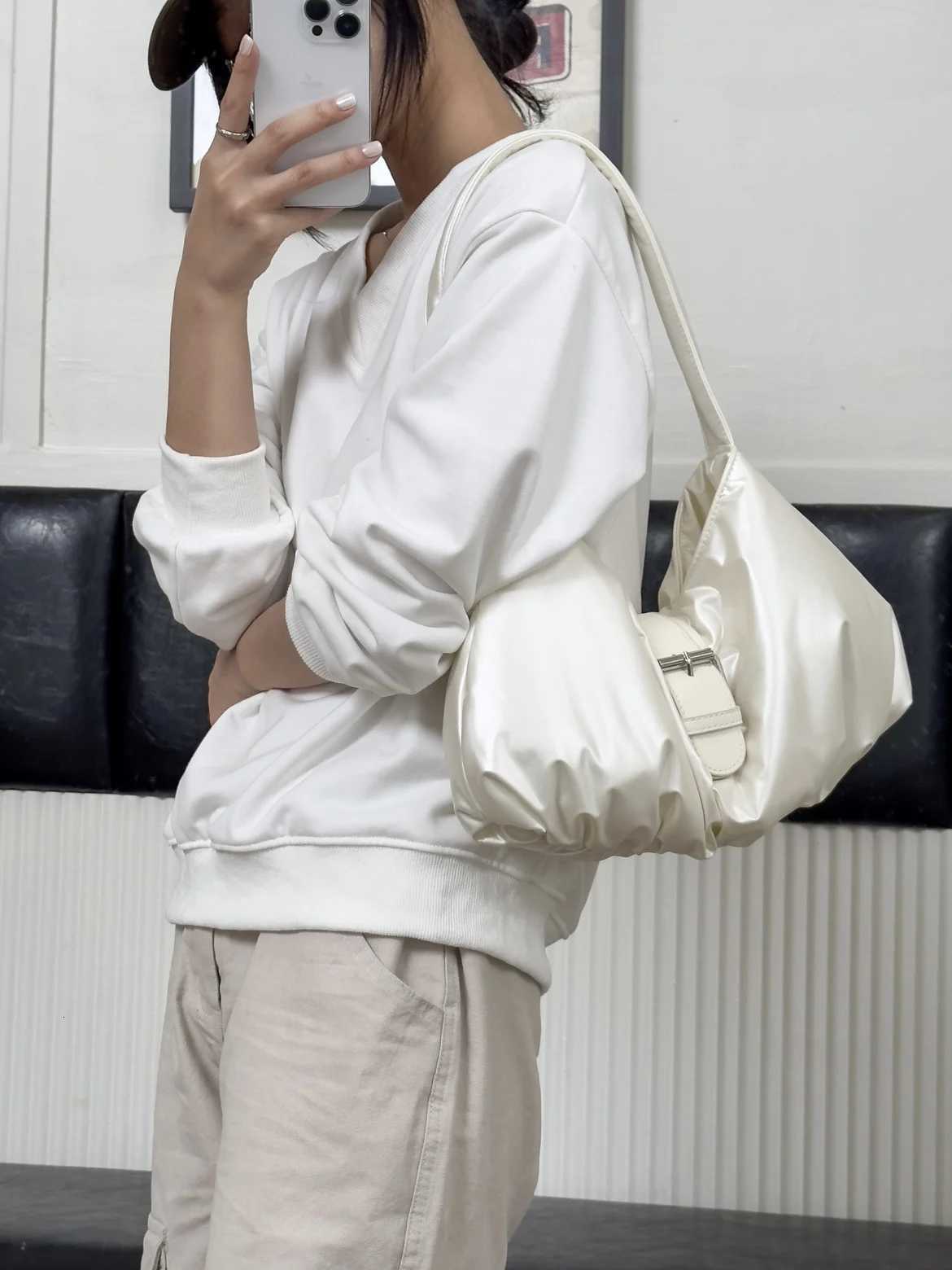 Silver Underarm Space Bag oulder Bag Faionable mat Design Early Autumn New Sle HighEnd Feel Small Design Z250928