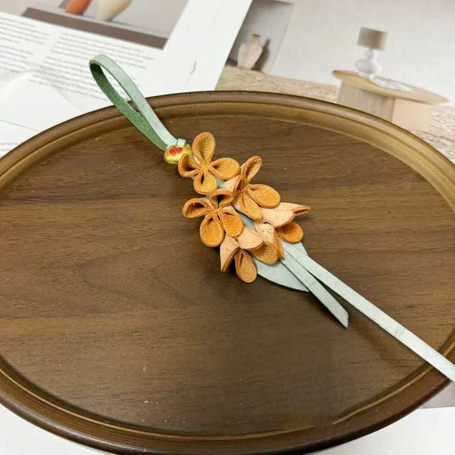Luxury Flower Bag Pendant Cow Leather Design Exquisite Handmade Simulation Bags Pendant Osmanthus Tulip Keychain Bag Accessories Y250928as