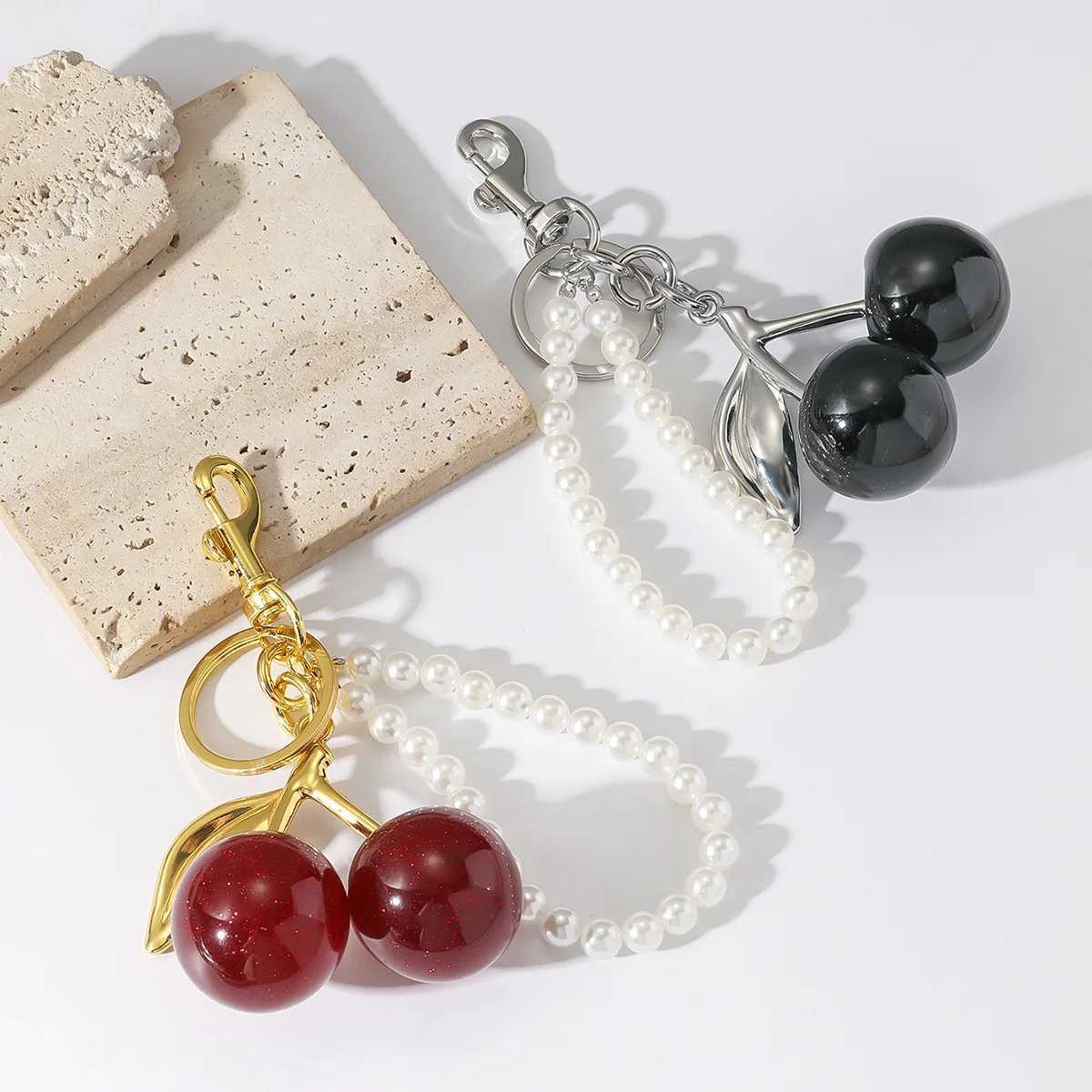 Luxury Chic Cherry Keychain with Fake Pearls Chain Pendant Womens Wallets Bags Accessories Travel Accessories Purse Strap Diy Bag Y250928
