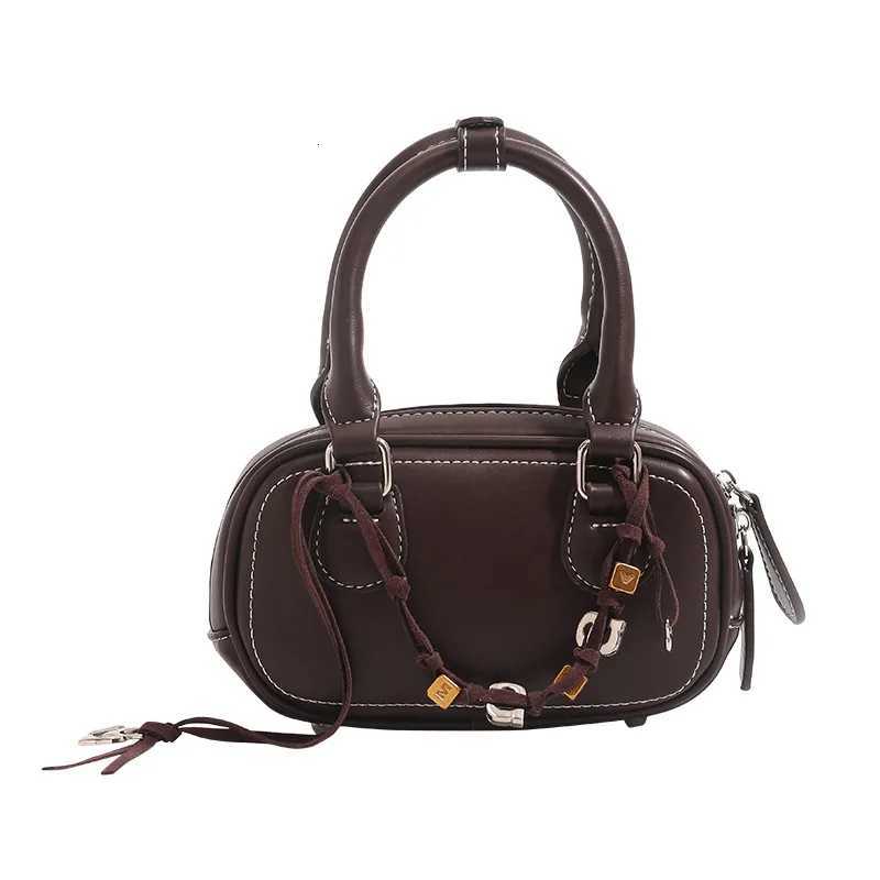 Super Fire Toast Handbag 2025 Womens New Fashion Foreign Style Shoulder Messenger Bowling Bag Z250928