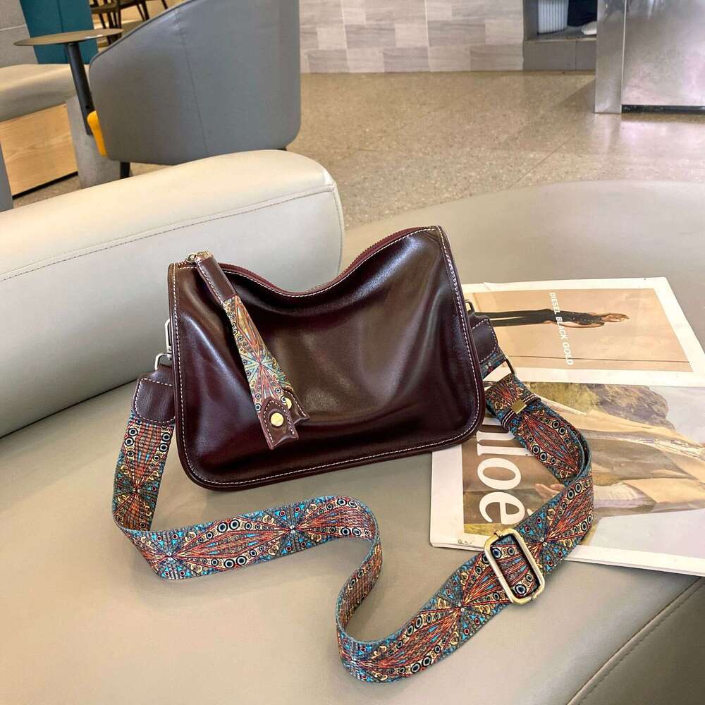 designer bag Luxury bag Vegetable Tanned Top Layer Cowhide Versatile Single Shoulder Crossbody Simple Women's Zipper Dumpling Crescent Bag New St