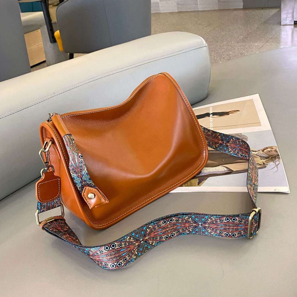 designer bag Luxury bag Vegetable Tanned Top Layer Cowhide Versatile Single Shoulder Crossbody Simple Women's Zipper Dumpling Crescent Bag New St